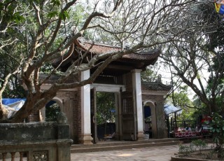 DUONG LAM ANCIENT VILLAGE - TAY PHUONG PAGODA - VAN PHUC SILK 1 DAY TOUR from 27 USD/PERSON only